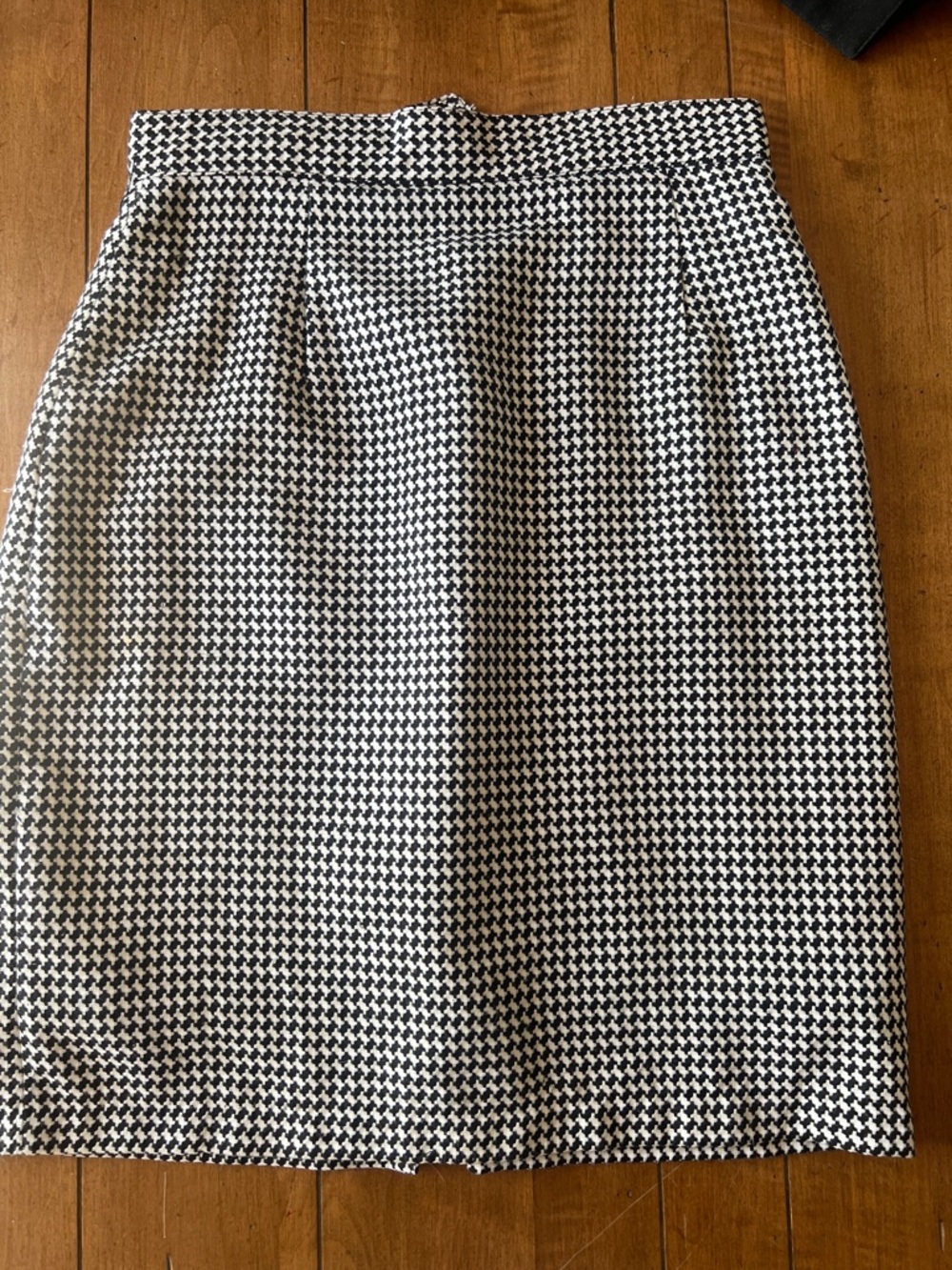 Black and White Houndstooth Pencil Skirt